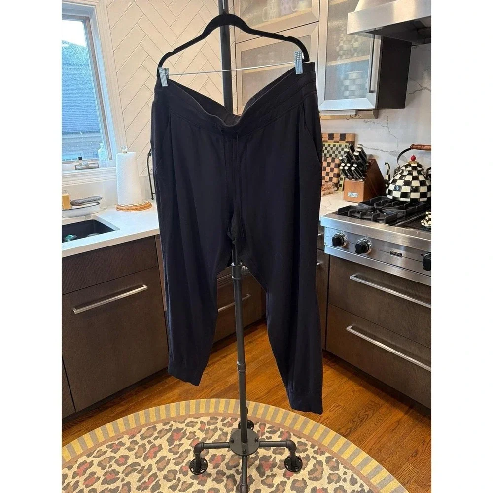Lululemon black jogger women's 20